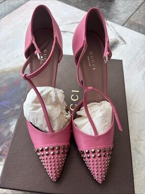 Gucci Pink Studded Pointed-Toe Pumps with Ankle Strap. - MALAGA KID